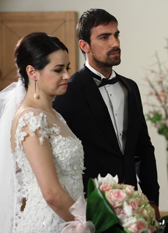 Merhamet Narin - Özgü Namal - Gelinliği